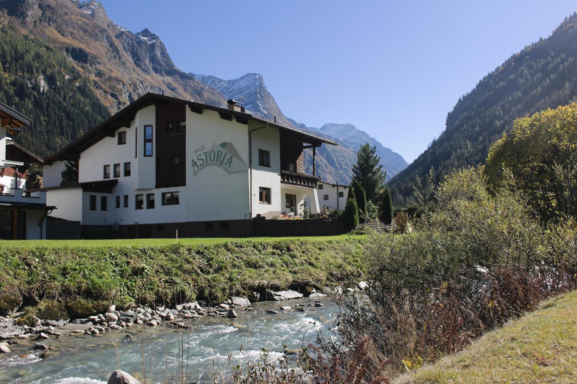 Haus Astoria Apartment Sankt Leonhard im Pitztal Exterior photo
